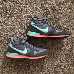 Women’s Nike Tennis Shoes